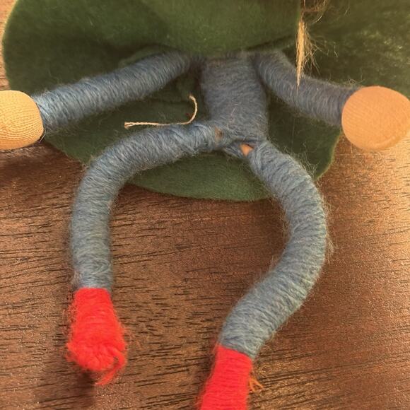 VTG Elf Pixie Posable Legs and Arms Figurine Ornament 5" Beard Cape Shelf Sitter - Picture 10 of 15